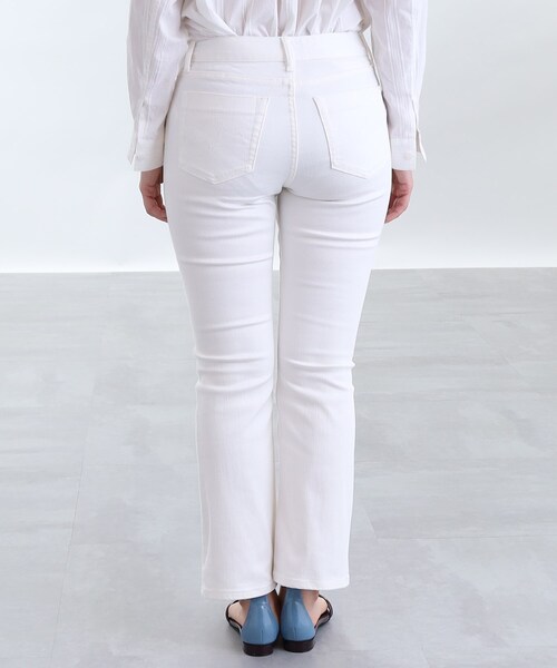 INDIVI（インディヴィ）の「◆【トレンド/洗える】ハイストレッチ セミフレアデニムパンツ（デニムパンツ・レディース・ホワイト系/ブルー/ネイビー・03/05/12/13/15 /17/19/34/36/38/40/42）」の10枚目の写真