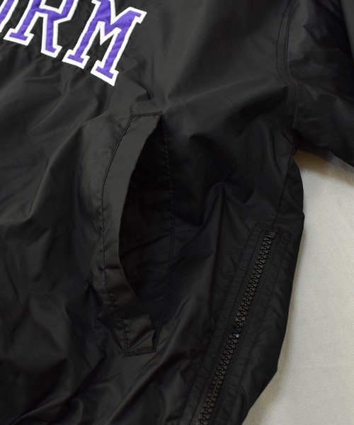 Champion（チャンピオン）の「【ヴィンテージ古着】Champion / チャンピオン STORM Vネック プルオーバー ナイロンジャケット（その他トップス・メンズ・ブラック・MEDIUM）」の2枚目の写真