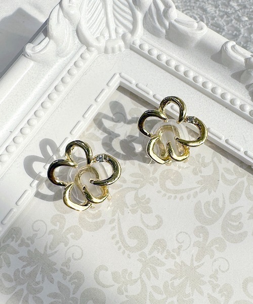 apres jour(アプレジュール)の「【apres jour×ARIAZ】わくフラワーイヤリング(イヤリング・レディース・ゴールド・FREE)」の2枚目の写真