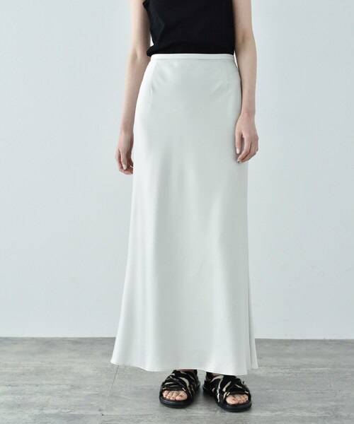 CODE A(コードエー)の「satin mermaid skirt(スカート・レディース・イエロー系その他/ライトグレー・34/36/38)」の2枚目の写真