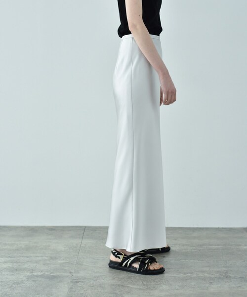 CODE A(コードエー)の「satin mermaid skirt(スカート・レディース・イエロー系その他/ライトグレー・34/36/38)」の5枚目の写真