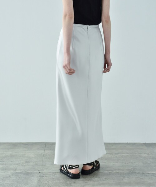 CODE A(コードエー)の「satin mermaid skirt(スカート・レディース・イエロー系その他/ライトグレー・34/36/38)」の7枚目の写真