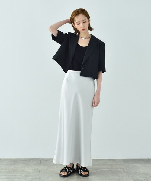 CODE A(コードエー)の「satin mermaid skirt(スカート・レディース・イエロー系その他/ライトグレー・34/36/38)」の8枚目の写真