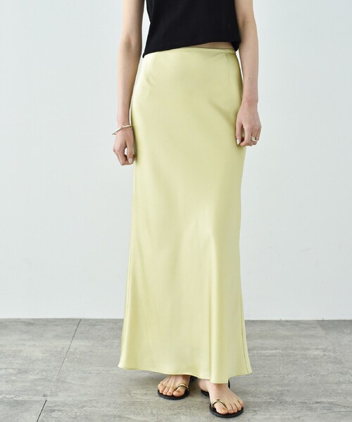 CODE A(コードエー)の「satin mermaid skirt(スカート・レディース・イエロー系その他/ライトグレー・34/36/38)」の10枚目の写真