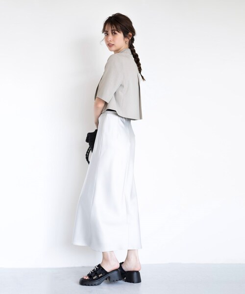 CODE A(コードエー)の「satin mermaid skirt(スカート・レディース・イエロー系その他/ライトグレー・34/36/38)」の15枚目の写真