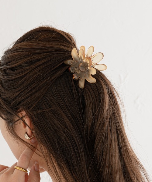 Chico（チコ）の「BIGフラワークリアクリップ（バレッタ/ヘアクリップ・レディース・アイボリー/ブラウン/ブルー・FREE）」の2枚目の写真