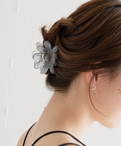 Chico（チコ）の「BIGフラワークリアクリップ（バレッタ/ヘアクリップ・レディース・アイボリー/ブラウン/ブルー・FREE）」の3枚目の写真