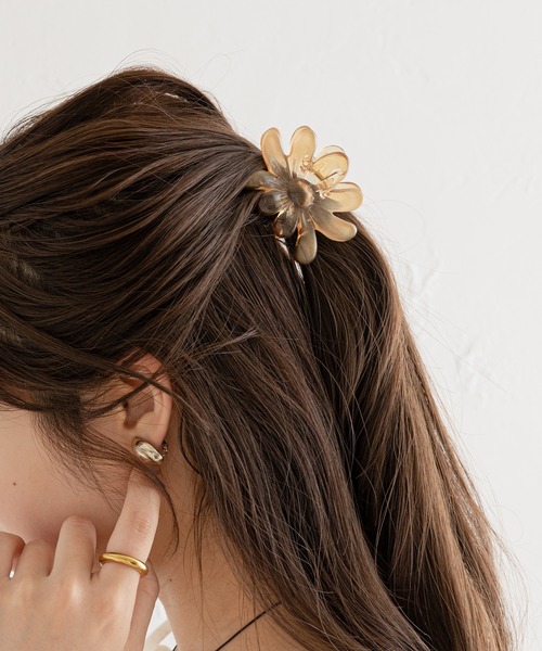 Chico（チコ）の「BIGフラワークリアクリップ（バレッタ/ヘアクリップ・レディース・アイボリー/ブラウン/ブルー・FREE）」の6枚目の写真