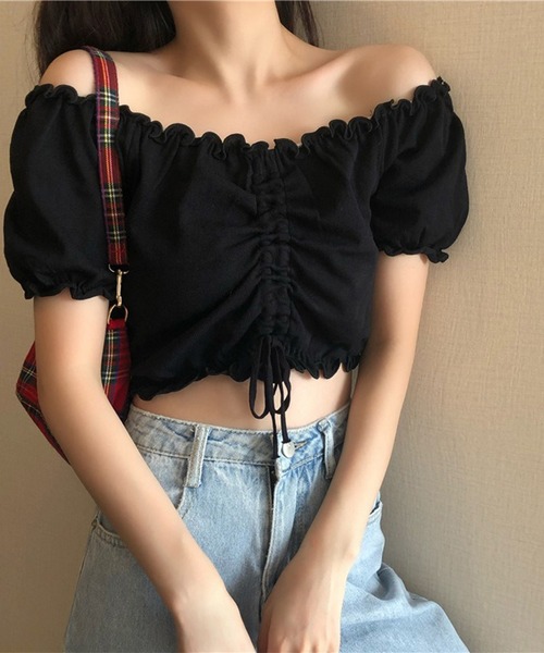 LYEON(リヨン)の「シャーリングクロップドトップス(Tシャツ/カットソー・レディース・ブラック/ホワイト・FREE)」の4枚目の写真