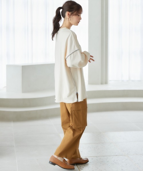 miclat（ミクラ）の「大きいサイズ　裏毛ロゴビッグスウェット　miclat（スウェット・レディース・アイボリー/オレンジ系・L/LL/3L/4L/5L）」の6枚目の写真