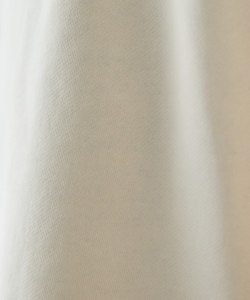 miclat（ミクラ）の「大きいサイズ　裏毛ロゴビッグスウェット　miclat（スウェット・レディース・アイボリー/オレンジ系・L/LL/3L/4L/5L）」の9枚目の写真