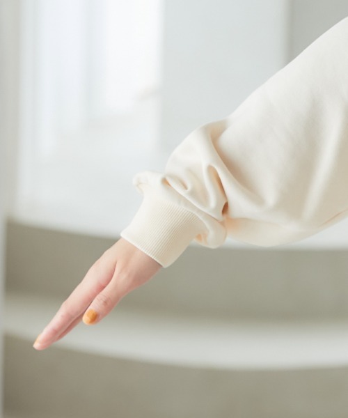 miclat（ミクラ）の「大きいサイズ　裏毛ロゴビッグスウェット　miclat（スウェット・レディース・アイボリー/オレンジ系・L/LL/3L/4L/5L）」の11枚目の写真