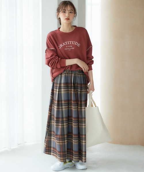 miclat（ミクラ）の「大きいサイズ　裏毛ロゴビッグスウェット　miclat（スウェット・レディース・アイボリー/オレンジ系・L/LL/3L/4L/5L）」の14枚目の写真