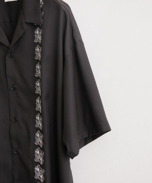  j.n.r.d（ジェー・エヌ・アール・ディー）の「【35COFFEEコラボ 】j.n.r.d/フラワーモチーフ刺繍シャツ（シャツ/ブラウス・メンズ・ブラック系その他/ブラック・LL/M/L）」の4枚目の写真