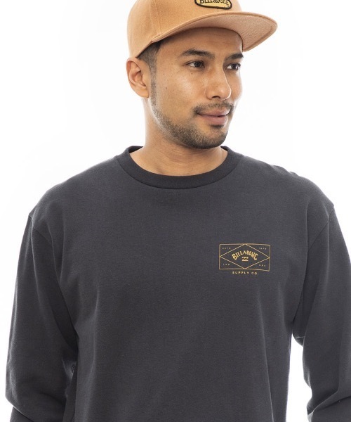 BILLABONG（ビラボン）の「BILLABONG メンズ 【BAD DOG】 WORK LS ロンＴ 【2023年秋冬モデル】/ビラボンアーチブランドロゴバックプリントロングスリーブTシャツ（Tシャツ/カットソー・メンズ・ブラック/ダークグリーン/オフホワイト・MEDIUM/LARGE/X-LARGE）」の12枚目の写真