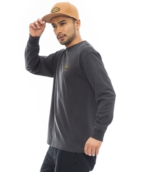 BILLABONG（ビラボン）の「BILLABONG メンズ 【BAD DOG】 WORK LS ロンＴ 【2023年秋冬モデル】/ビラボンアーチブランドロゴバックプリントロングスリーブTシャツ（Tシャツ/カットソー・メンズ・ブラック/ダークグリーン/オフホワイト・MEDIUM/LARGE/X-LARGE）」の10枚目の写真