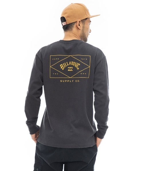 BILLABONG（ビラボン）の「BILLABONG メンズ 【BAD DOG】 WORK LS ロンＴ 【2023年秋冬モデル】/ビラボンアーチブランドロゴバックプリントロングスリーブTシャツ（Tシャツ/カットソー・メンズ・ブラック/ダークグリーン/オフホワイト・MEDIUM/LARGE/X-LARGE）」の11枚目の写真