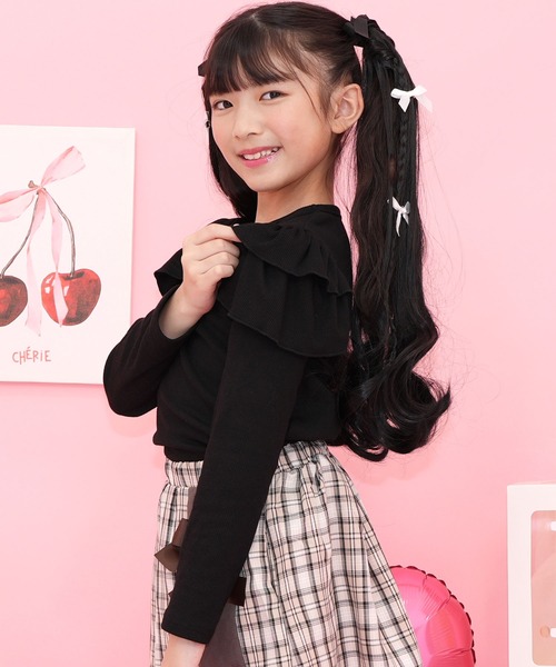 Bee des Bee（ビーデスビー）の「肩フリルプルオーバー（その他トップス・キッズ・ホワイト×ブラック/ブラック・120cm/110cm/150cm/140cm/130cm/100cm）」の2枚目の写真