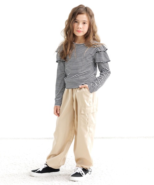 Bee des Bee（ビーデスビー）の「肩フリルプルオーバー（その他トップス・キッズ・ホワイト×ブラック/ブラック・120cm/110cm/150cm/140cm/130cm/100cm）」の4枚目の写真