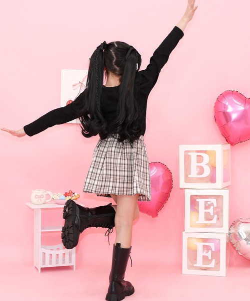 Bee des Bee（ビーデスビー）の「肩フリルプルオーバー（その他トップス・キッズ・ホワイト×ブラック/ブラック・120cm/110cm/150cm/140cm/130cm/100cm）」の9枚目の写真