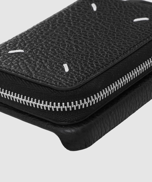 Maison Margiela(メゾンマルジェラ)の「PHONE COVER WITH ZIP AROUND POCKET(スマホケース/カバー・レディース・ブラック・FREE)」の3枚目の写真