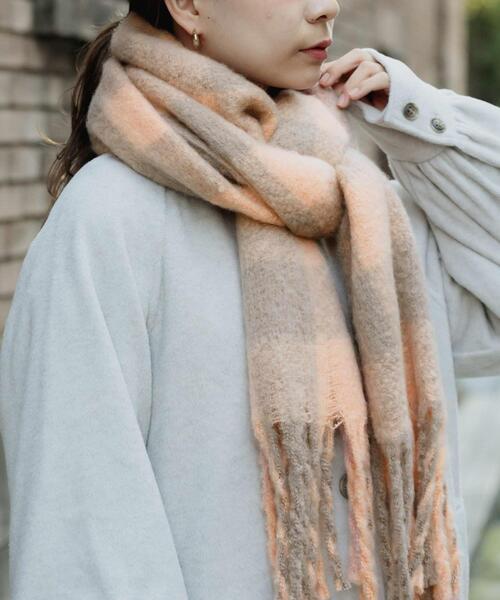 SMELLY(スメリー)の「ブロックチェックボリュームマフラー(マフラー・レディース・ブルー/オレンジ・-)」の5枚目の写真