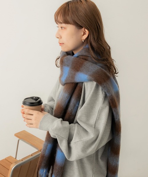 SMELLY(スメリー)の「ブロックチェックボリュームマフラー(マフラー・レディース・ブルー/オレンジ・-)」の12枚目の写真