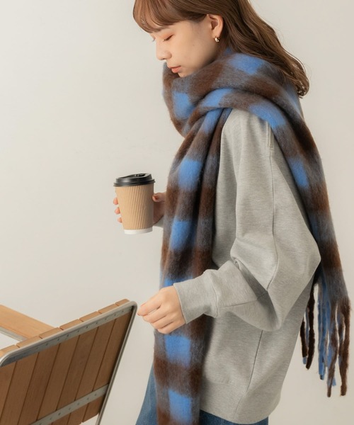 SMELLY(スメリー)の「ブロックチェックボリュームマフラー(マフラー・レディース・ブルー/オレンジ・-)」の13枚目の写真