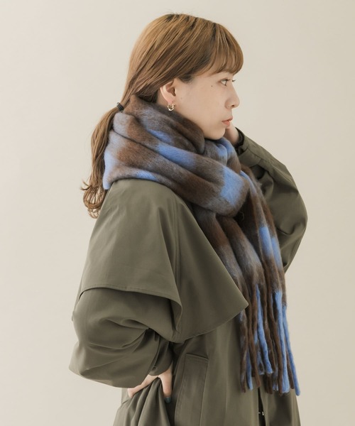 SMELLY(スメリー)の「ブロックチェックボリュームマフラー(マフラー・レディース・ブルー/オレンジ・-)」の20枚目の写真