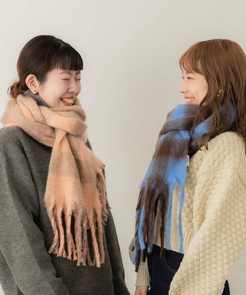 SMELLY(スメリー)の「ブロックチェックボリュームマフラー(マフラー・レディース・ブルー/オレンジ・-)」の22枚目の写真