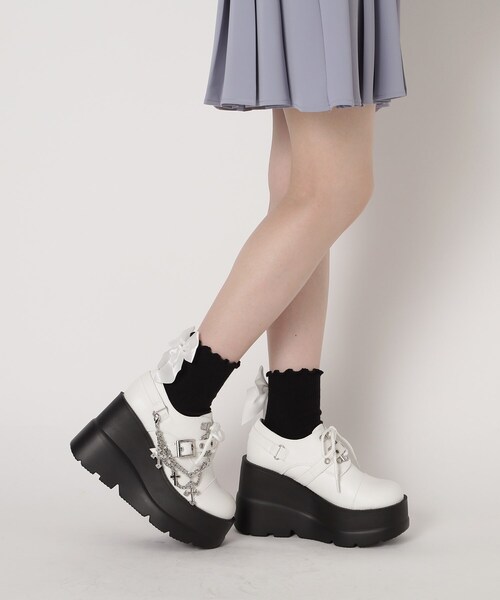 cs T&P（シーエスティーアンドピー）の「厚底十字架モチーフチェーン付きパンプス（パンプス・レディース・ホワイト/ワインレッド/ブラック・M/L/LL/S）」の20枚目の写真