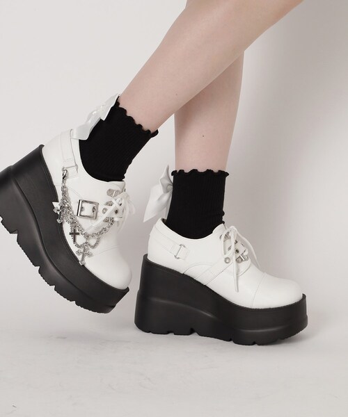 cs T&P（シーエスティーアンドピー）の「厚底十字架モチーフチェーン付きパンプス（パンプス・レディース・ホワイト/ワインレッド/ブラック・M/L/LL/S）」の21枚目の写真