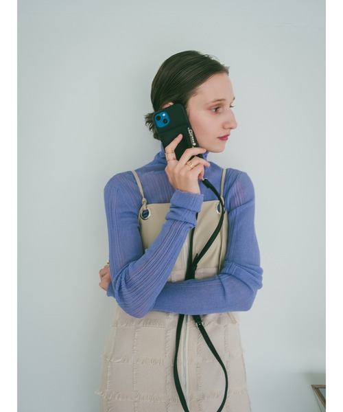 MARTE（マルテ）の「Shoulder strap iPhone case/iPhone13、iPhone14/ショルダーストラップiPhoneケース（スマホケース/カバー・レディース・ベージュ/レッド/ライトグリーン/ブラック/ライトブルー・iPhone 14/iPhone 13）」の6枚目の写真