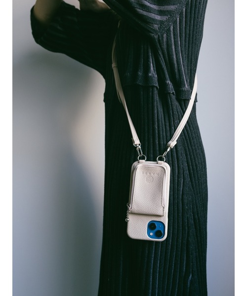 MARTE（マルテ）の「Shoulder strap iPhone case/iPhone13、iPhone14/ショルダーストラップiPhoneケース（スマホケース/カバー・レディース・ベージュ/レッド/ライトグリーン/ブラック/ライトブルー・iPhone 14/iPhone 13）」の12枚目の写真