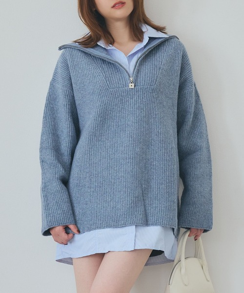 LANTINAM(ランティナム)の「【 ユニセックス】ロゴチャームハーフジップニット(2サイズ展開)(ニット/セーター・レディース・ブラック系1/ブラック系2/ブルー系2/ブルー系1・M/L)」の4枚目の写真