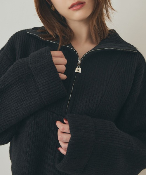 LANTINAM(ランティナム)の「【 ユニセックス】ロゴチャームハーフジップニット(2サイズ展開)(ニット/セーター・レディース・ブラック系1/ブラック系2/ブルー系2/ブルー系1・M/L)」の7枚目の写真