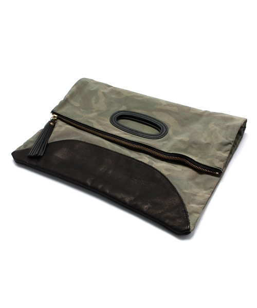 SHIPS for women（シップスフォーウィメン）の「MORMYRUS:カモクラッチ（クラッチバッグ・レディース・オリーブ・ONE SIZE）」の4枚目の写真