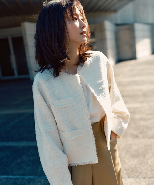 23区(ニジュウサンク)の「【VERYコラボ 】ファンシーツイード ジャケット(ノーカラージャケット・レディース・ネイビー系/アイボリー系/ブラック系3・34/32)」の2枚目の写真