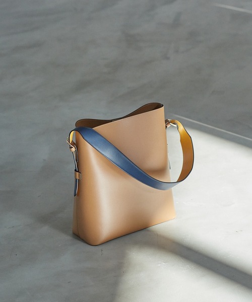 VIS（ビス）の「【A4収納】リバーシブルハンドルワンショルダーバッグ（ショルダーバッグ・レディース・イエロー系その他3/ブラック/キナリ/ベージュ系その他・FREE）」の4枚目の写真