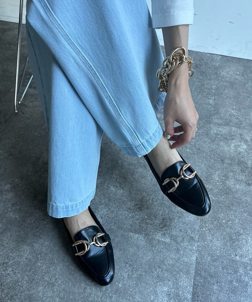 DouDou（ドゥドゥ）の「【WEB限定】 ビッグビットローファー（ローファー・レディース・シルバー/ブラック・23.5/24/24.5）」の2枚目の写真