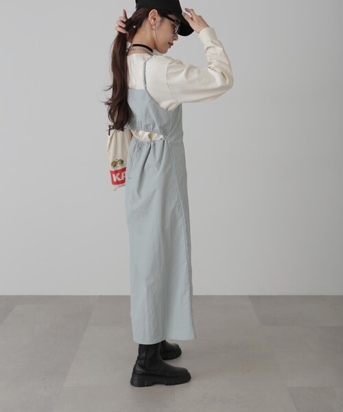 FREE'S MART(フリーズマート)の「バックオープンナイロンジャンパースカート(ワンピース・レディース・グレー/カーキ/ブラック・MEDIUM/SMALL)」の8枚目の写真