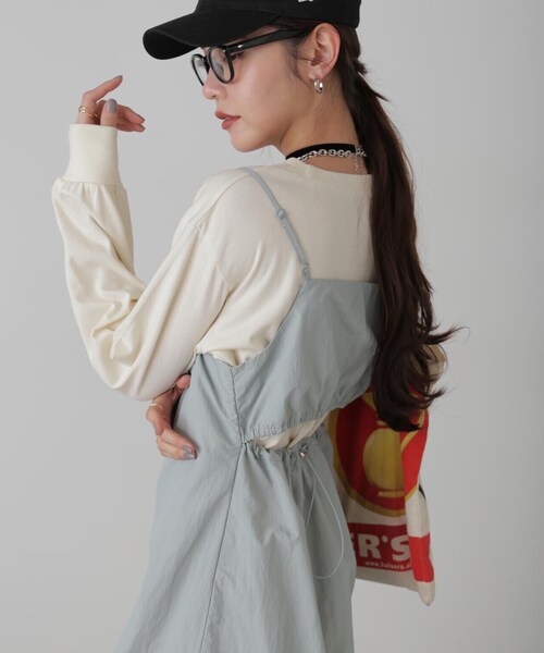 FREE'S MART(フリーズマート)の「バックオープンナイロンジャンパースカート(ワンピース・レディース・グレー/カーキ/ブラック・MEDIUM/SMALL)」の12枚目の写真