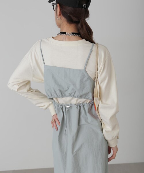 FREE'S MART(フリーズマート)の「バックオープンナイロンジャンパースカート(ワンピース・レディース・グレー/カーキ/ブラック・MEDIUM/SMALL)」の16枚目の写真