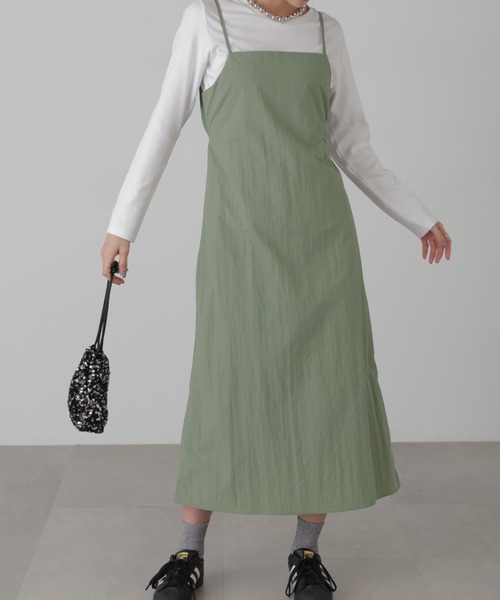 FREE'S MART(フリーズマート)の「バックオープンナイロンジャンパースカート(ワンピース・レディース・グレー/カーキ/ブラック・MEDIUM/SMALL)」の3枚目の写真