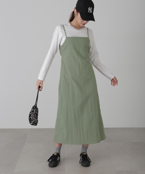 FREE'S MART(フリーズマート)の「バックオープンナイロンジャンパースカート(ワンピース・レディース・グレー/カーキ/ブラック・MEDIUM/SMALL)」の6枚目の写真