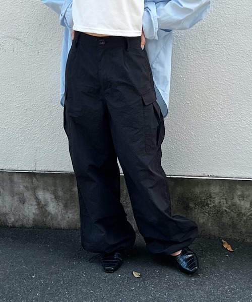 HALEY PESCA(ヘーリーペスカ)の「HALEY PESCA/ルーズシルエット ハイウエストパラシュートパンツ(カーゴパンツ・レディース・ブラック/カーキ/アイボリー・MEDIUM)」の6枚目の写真
