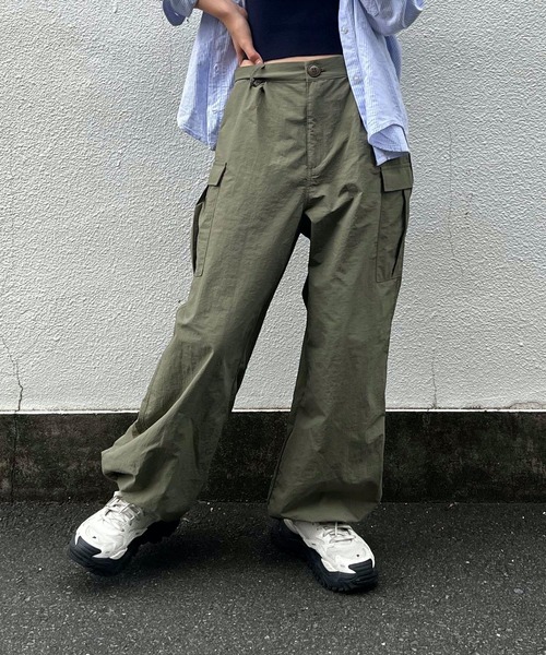 HALEY PESCA(ヘーリーペスカ)の「HALEY PESCA/ルーズシルエット ハイウエストパラシュートパンツ(カーゴパンツ・レディース・ブラック/カーキ/アイボリー・MEDIUM)」の9枚目の写真
