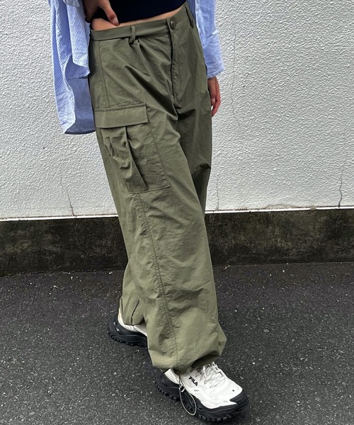 HALEY PESCA(ヘーリーペスカ)の「HALEY PESCA/ルーズシルエット ハイウエストパラシュートパンツ(カーゴパンツ・レディース・ブラック/カーキ/アイボリー・MEDIUM)」の10枚目の写真