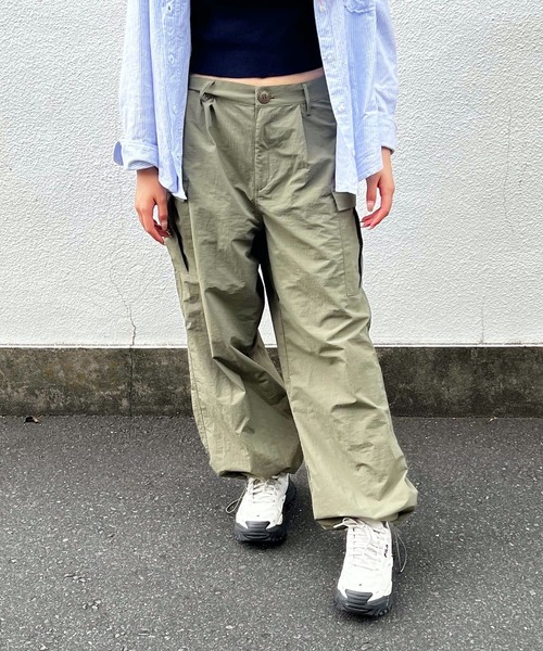 HALEY PESCA(ヘーリーペスカ)の「HALEY PESCA/ルーズシルエット ハイウエストパラシュートパンツ(カーゴパンツ・レディース・ブラック/カーキ/アイボリー・MEDIUM)」の13枚目の写真