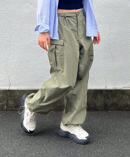 HALEY PESCA(ヘーリーペスカ)の「HALEY PESCA/ルーズシルエット ハイウエストパラシュートパンツ(カーゴパンツ・レディース・ブラック/カーキ/アイボリー・MEDIUM)」の14枚目の写真